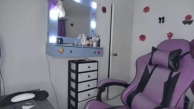 Snapshot of soffy_rosses chatting on June 2026 02:25:02 AM soffy rosses online show from June 2026 02:25:02 AM