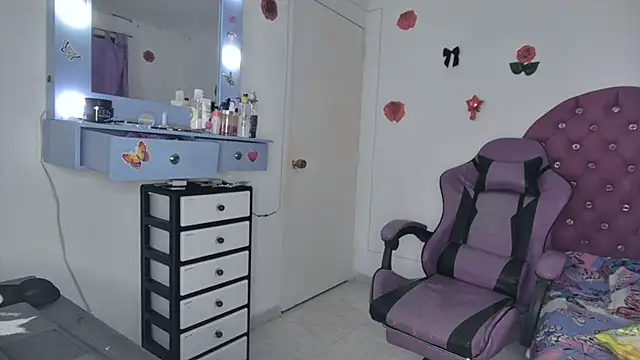 Snapshot of soffy_rosses chatting on June 2026 01:52:02 AM soffy rosses online show from June 2026 01:52:02 AM