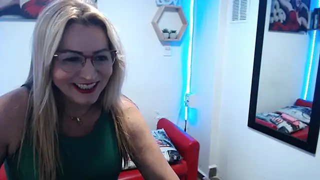 DIVAX MONSERRAT online show from November 2025 08:10:01 PM