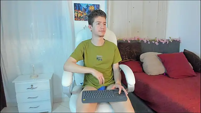 Snapshot of ThiagooJames chatting on October 2025 12:44:02 AM ThiagooJames online show from October 2025 12:44:02 AM