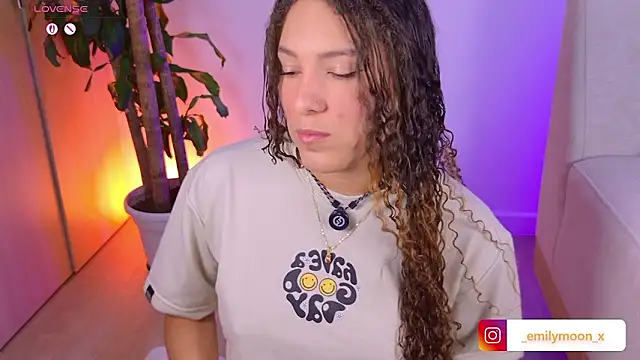 Snapshot of onlyemily_ chatting on March 2026 01:11:01 AM onlyemily online show from March 2026 01:11:01 AM