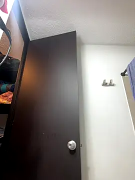 Marthina online show from November 2025 06:52:02 PM