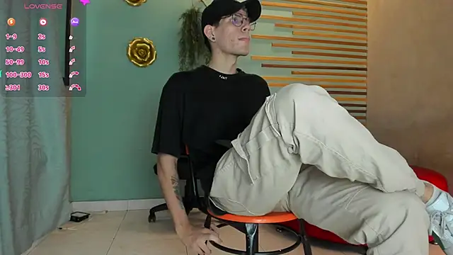 Snapshot of david_huge chatting on October 2025 01:23:01 AM david huge online show from October 2025 01:23:01 AM