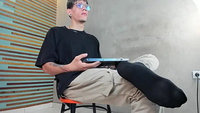 Snapshot of david_huge chatting on October 2025 01:25:02 PM david huge online show from October 2025 01:25:02 PM