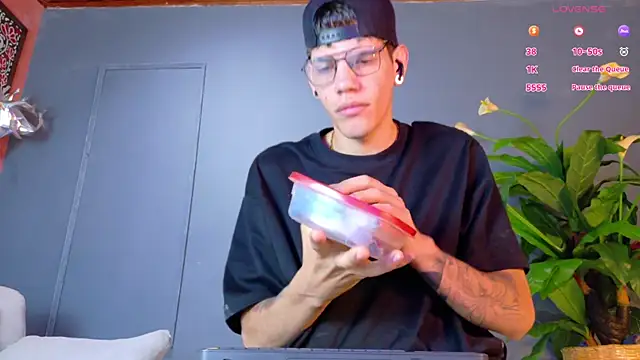 david huge online show from November 2025 01:22:04 PM