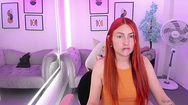 Alicia leclair online show from November 2025 07:02:02 PM