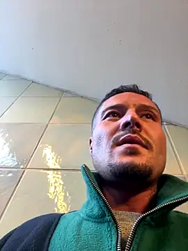 Snapshot of OfferedTearing chatting on September 2025 05:32:01 AM OfferedTearing online show from September 2025 05:32:01 AM