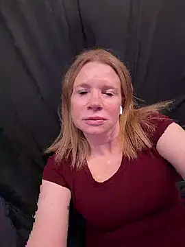 Snapshot of JulieHolliday chatting on May 2026 07:45:02 PM JulieHolliday online show from May 2026 07:45:02 PM