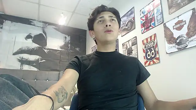 Snapshot of Ethann1_ chatting on October 2025 04:02:02 AM Ethann1 online show from October 2025 04:02:02 AM