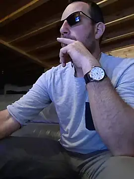Snapshot of BrunJulienMetis chatting on April 2026 07:22:01 PM BrunJulienMetis online show from April 2026 07:22:01 PM