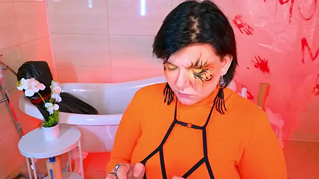 bluelunaray online show from October 2025 10:03:02 AM