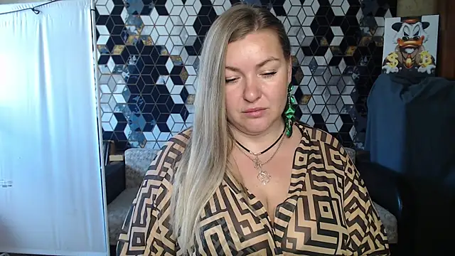 Snapshot of NikaSkylink chatting on May 2026 04:54:01 AM NikaSkylink online show from May 2026 04:54:01 AM