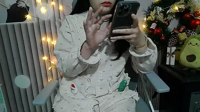 Emachiii online show from December 2025 01:11:02 AM