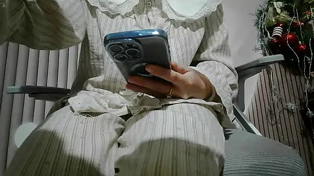 Snapshot of Emachiii chatting on February 2026 12:11:01 AM Emachiii online show from February 2026 12:11:01 AM