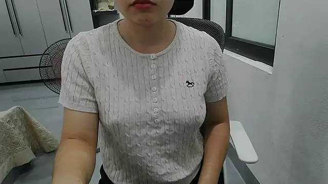 Snapshot of Emachiii chatting on July 2026 12:33:02 PM Emachiii online show from July 2026 12:33:02 PM