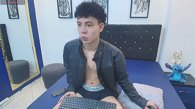 JoseLucian online show from December 2025 08:03:02 PM