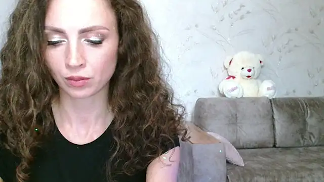 Amber Carrol online show from April 2026 04:04:02 PM