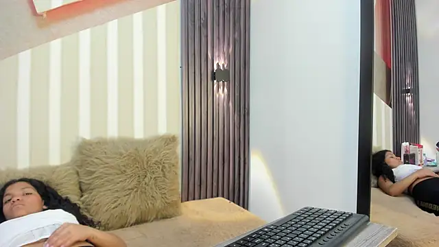 Snapshot of LittleeStar chatting on June 2026 12:32:02 AM LittleeStar online show from June 2026 12:32:02 AM