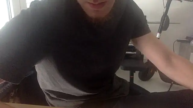Snapshot of Dareeee93 chatting on May 2026 12:57:02 PM Dareeee93 online show from May 2026 12:57:02 PM