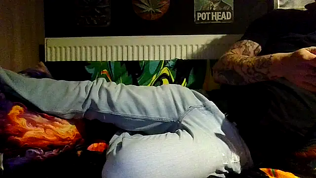 Snapshot of Flash0910 chatting on October 2025 10:43:02 PM Flash0910 online show from October 2025 10:43:02 PM