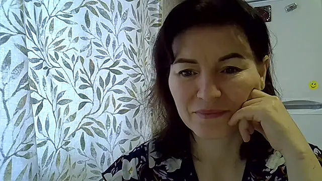 Krystal 82 online show from December 2025 09:17:01 AM