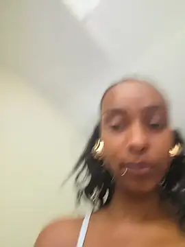 Snapshot of Hazel_Dollxx chatting on June 2026 09:33:01 AM Hazel Dollxx online show from June 2026 09:33:01 AM