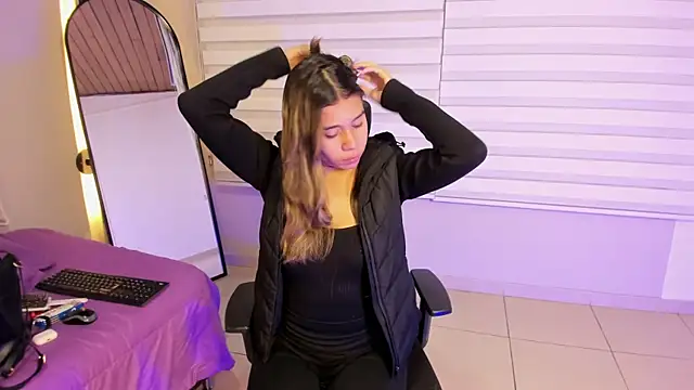 Rachell criss online show from October 2025 04:08:02 AM