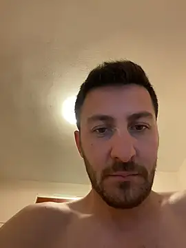 emredenizz07 online show from December 2025 05:52:02 PM