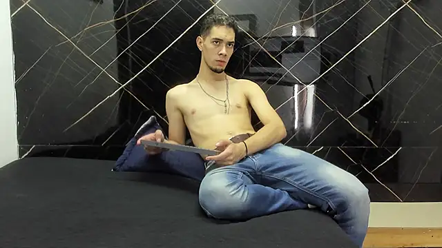 Snapshot of _Axel_09 chatting on April 2026 04:12:01 AM Axel 09 online show from April 2026 04:12:01 AM