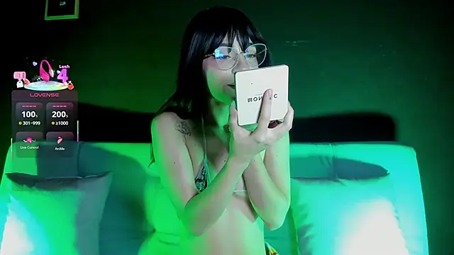 madiixwatson online show from October 2025 11:08:02 AM