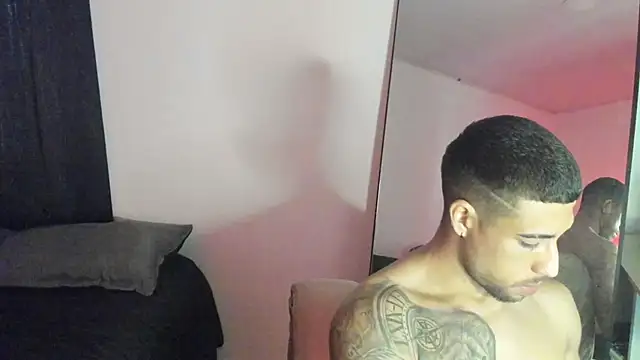 ThiagoLugo online show from November 2025 08:43:01 PM