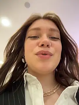 lucy-joy online show from March 2026 11:28:02 AM