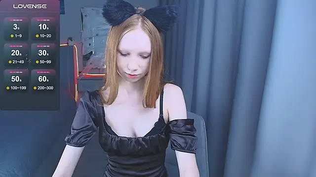 Snapshot of FoxyMira chatting on October 2025 01:40:02 PM FoxyMira online show from October 2025 01:40:02 PM