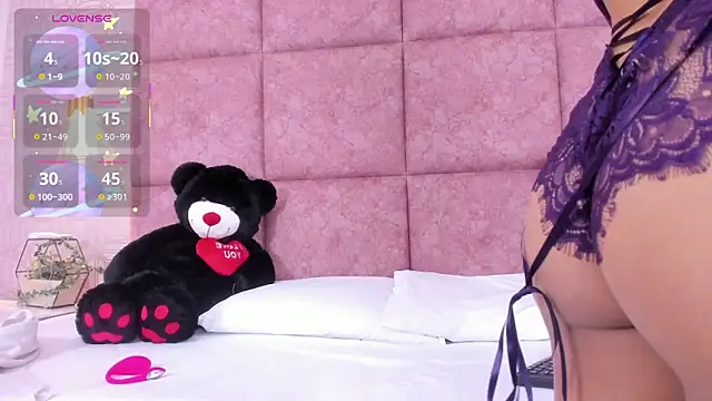 Snapshot of AmyStar1 chatting on May 2026 11:42:01 PM AmyStar1 online show from May 2026 11:42:01 PM
