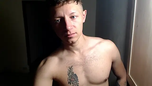 Snapshot of BlondZilla chatting on April 2026 04:01:01 AM BlondZilla online show from April 2026 04:01:01 AM