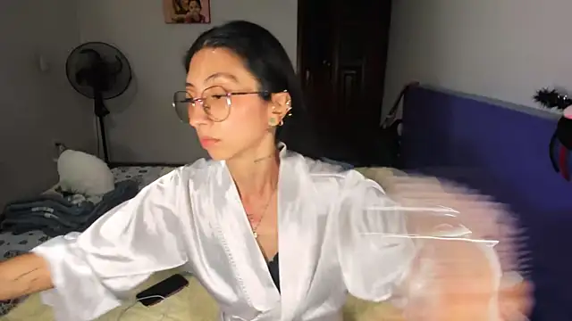 Anais lux online show from April 2026 12:05:01 AM