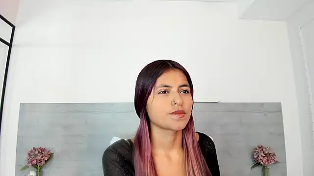 Snapshot of sunnyWhitee chatting on June 2026 07:20:01 PM sunnyWhitee online show from June 2026 07:20:01 PM