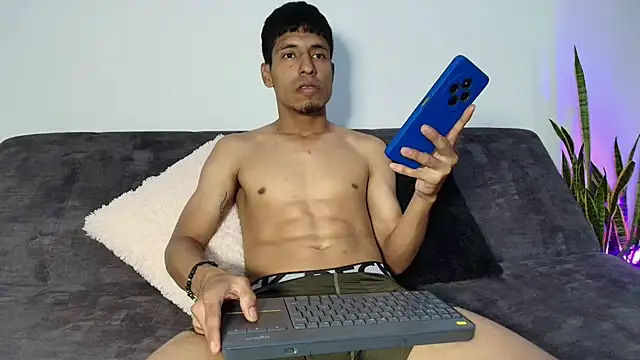 IsaXander743 online show from December 2025 01:10:01 AM