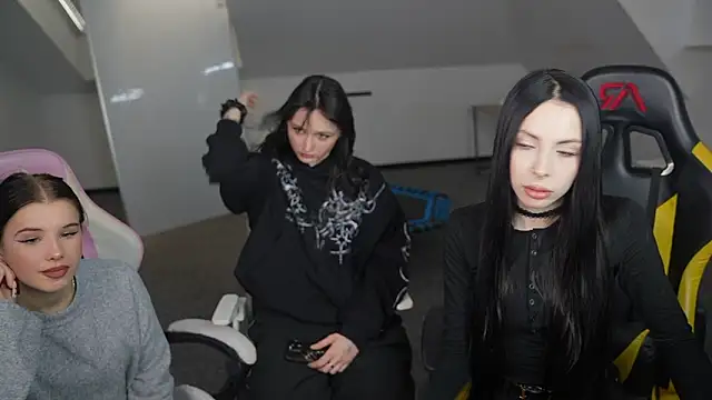 VivianSweet  online show from March 2026 03:28:01 PM