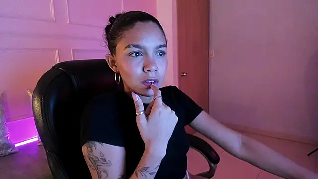 Snapshot of aitana_kahlo chatting on February 2026 08:07:02 PM aitana kahlo online show from February 2026 08:07:02 PM