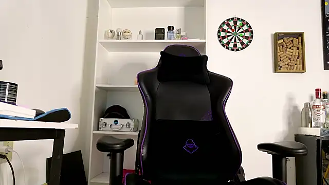 aaron nvk online show from October 2025 09:17:02 PM