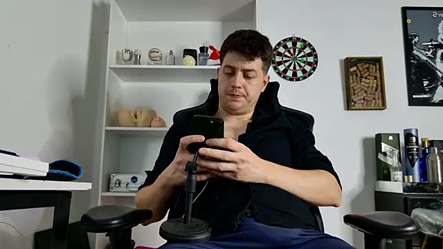 aaron nvk online show from December 2025 09:30:01 PM