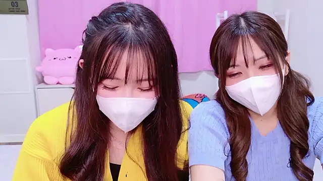 Snapshot of MOEMOE-Q chatting on November 2025 04:09:02 PM MOEMOE-Q online show from November 2025 04:09:02 PM