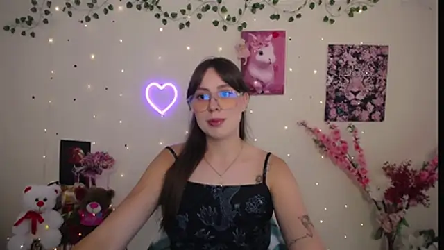 Snapshot of Amanda_Bright_ chatting on July 2026 07:03:01 AM Amanda Bright online show from July 2026 07:03:01 AM