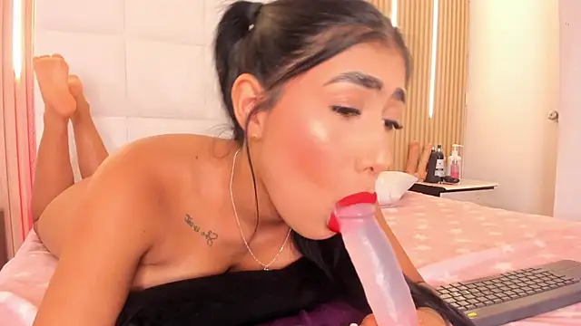 Snapshot of Elody_rousse chatting on February 2026 12:50:01 PM Elody rousse online show from February 2026 12:50:01 PM