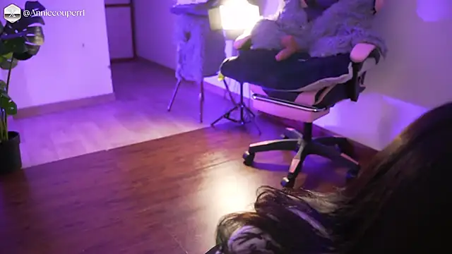 AnnieCouperr online show from February 2026 07:59:02 PM