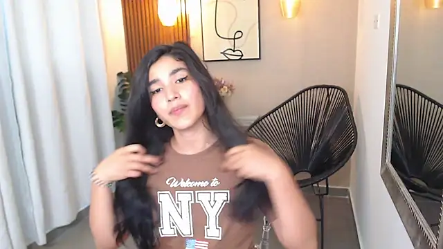 Lia Mar  online show from April 2026 06:13:02 PM