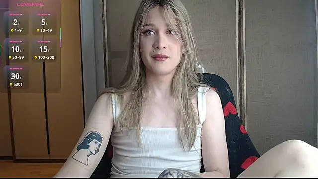 Snapshot of Crystal_Valentine chatting on June 2026 03:36:02 PM Crystal Valentine online show from June 2026 03:36:02 PM