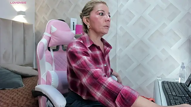 Clhoe Johnson online show from March 2026 12:12:02 PM