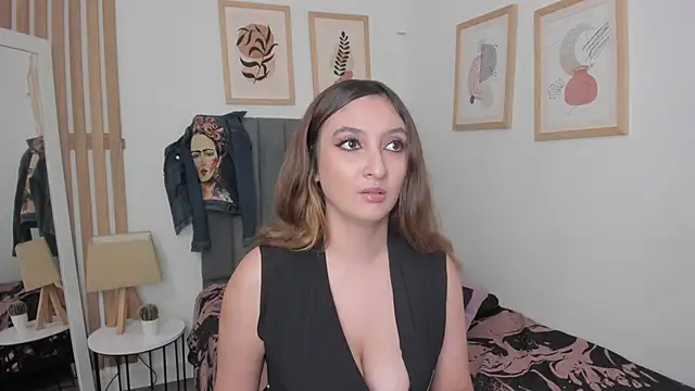 Alice Dickinssonn online show from December 2025 06:05:02 PM